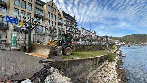 Die Ufermauer in Boppard in der Rheinallee