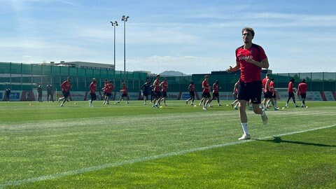 Das letzte Training des SC Freiburg auf heimischem Boden, bevor es zum Europa-League-Halbfinale nach Braga geht.