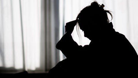 Eine ehemals depressive Frau, die Monate auf ihre Behandlung warten musste, schildert ihre Erfahrungen.