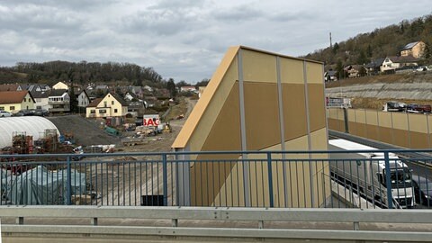Lärmschutzwand und Tunnel trennen jetzt Pforzheim-Eutingen von der A8.