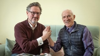 Super-Ager Willy Bartz (90, rechts) ist ein großes Vorbild für Dr. Eckart von Hirschhausen. Der will mit 90 Jahren genauso fit sein! ARDWDR HIRSCHHAUSEN UND DAS GROßE VERGESSEN