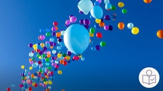 Luftballons fliegen vor einem blauen Himmel. Luftballons sind ein Zeichen für Freiheit. Freiheit gehört zur Demokratie. Rechts das SWR Logo für Leichte Sprache. 