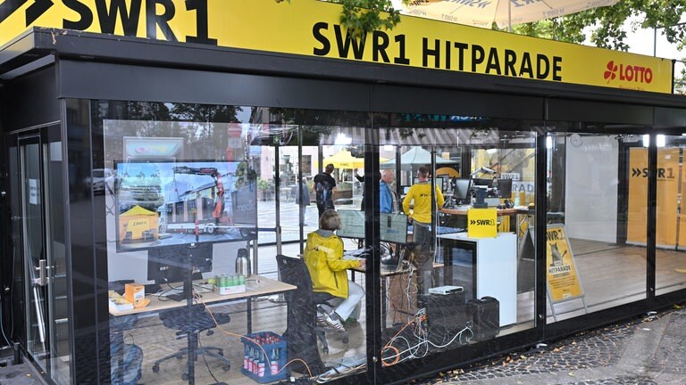 Ist es nicht schön, unser Gläsernes Studio auf dem Rathausplatz in Frankenthal?