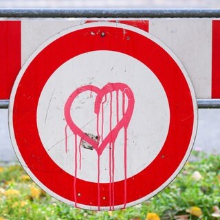 Liebeskummer und gebrochene Herzen zu Valentinstag. Nicht jedes Liebesgeschichte in der Westpfalz hat ein Happy End.