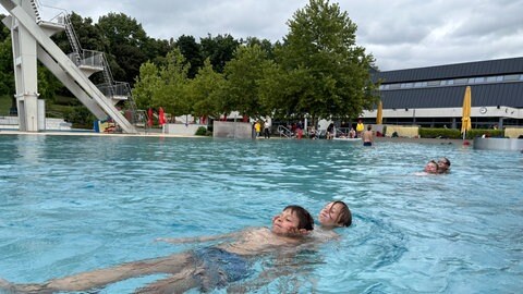 Kinder im Wasser