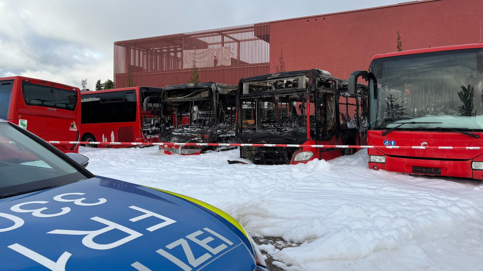 Waldshut: Mehrere ausrangierte Busse in Brand geraten - hoher Schaden