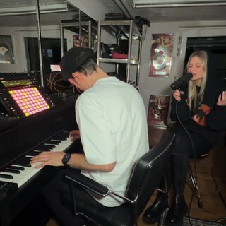 Elektropop-Duo Carolin Niemczyk und Daniel Grunenberg alias „Glasperlenspiel“
