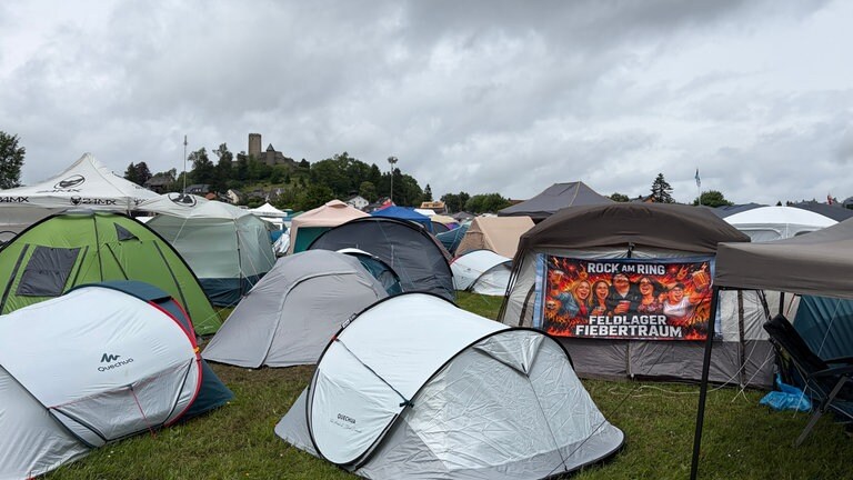 Zelte auf dem Campingplatz von RaR