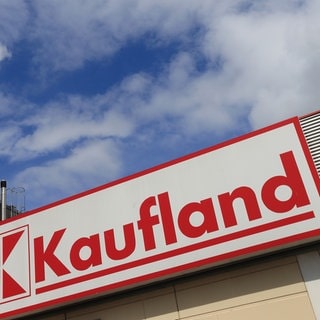 Kaufland Logo (Symbol): Kaufland ruft erneut Babynahrung zurück.