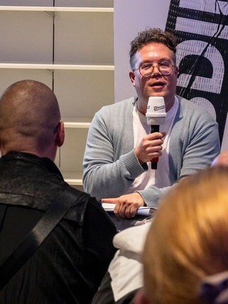 Thomas Booktok live bei der SWR Regiotour in Schwäbisch Gmünd