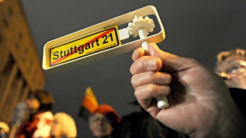 Mit lautem Gerassel gegen das Bahnprojekt
