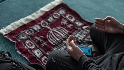 Betender Muslim: Der Ramadan beginnt 