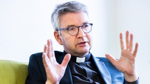 Peter Kohlgraf, Bischof von Mainz. Er kritisier Aussagen des Papstes zum Thema sexueller Missbrauch. 
