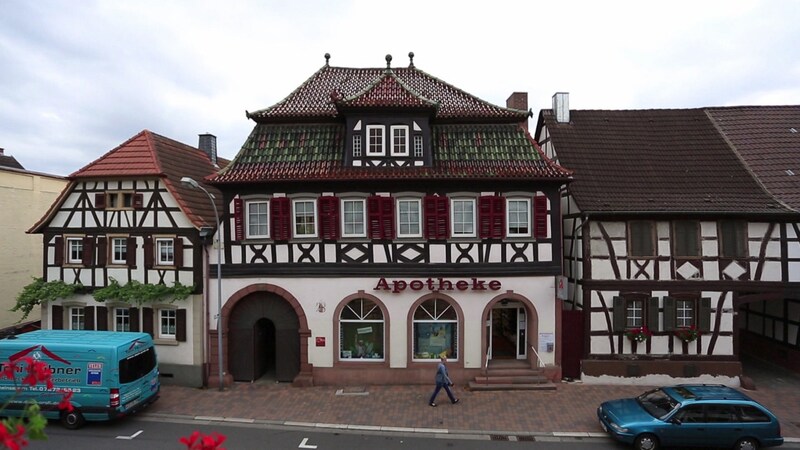 Apotheke in einem Fachwerkhaus.